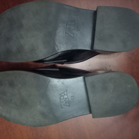 Zara Women's Elegant Black Slip-On Loafers - Picture 2 of 5